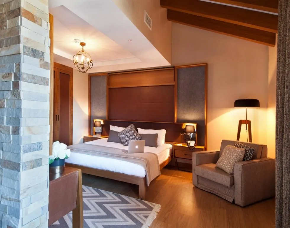 Magna Pivot Hotel