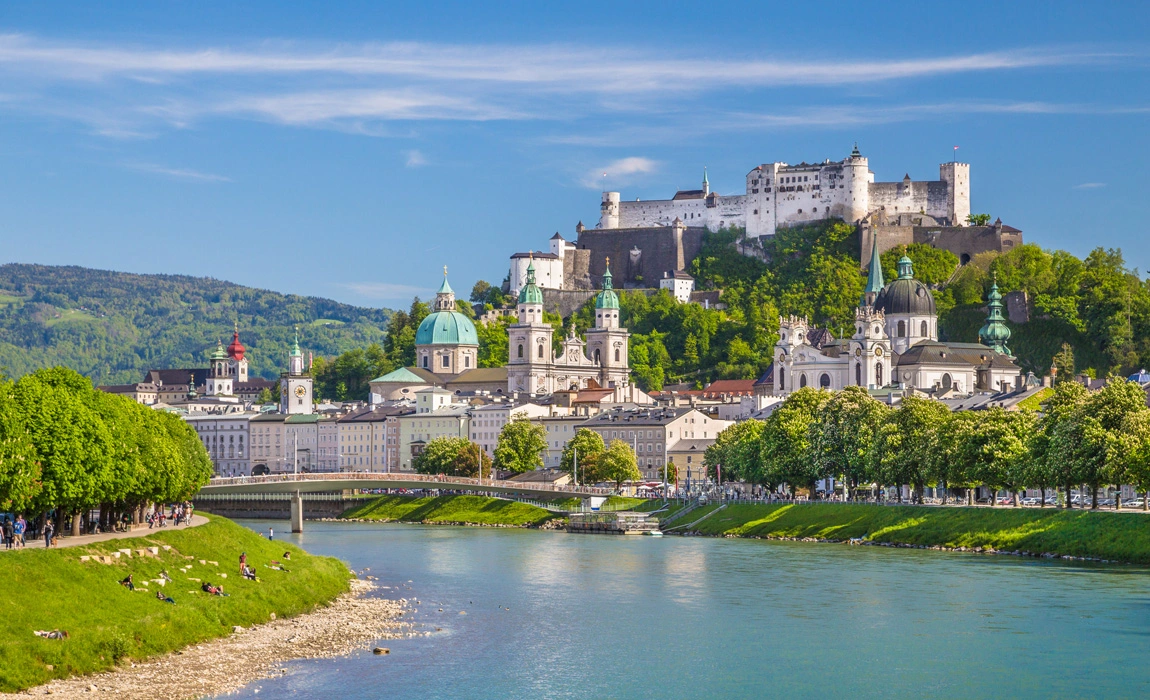 Berlin ve Alpler Trenli Hallstatt ile Bir Orta Avrupa Turu Pegasus ile Kasım Ara Tatil Özel | 7 Gece Konaklamalı | İstanbul Çıkışlı