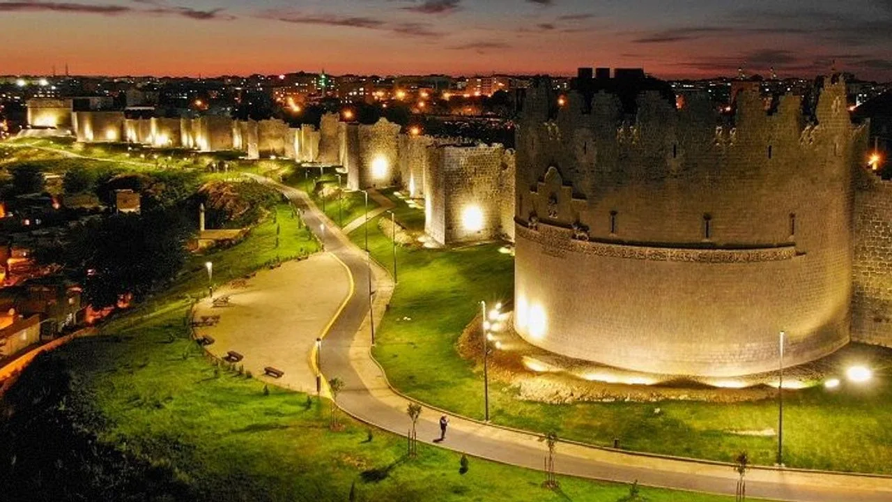 Ankara Çıkışlı Trenli Güneydoğu Turu | Diyarbakır – Mardin – Şanlıurfa – Gaziantep