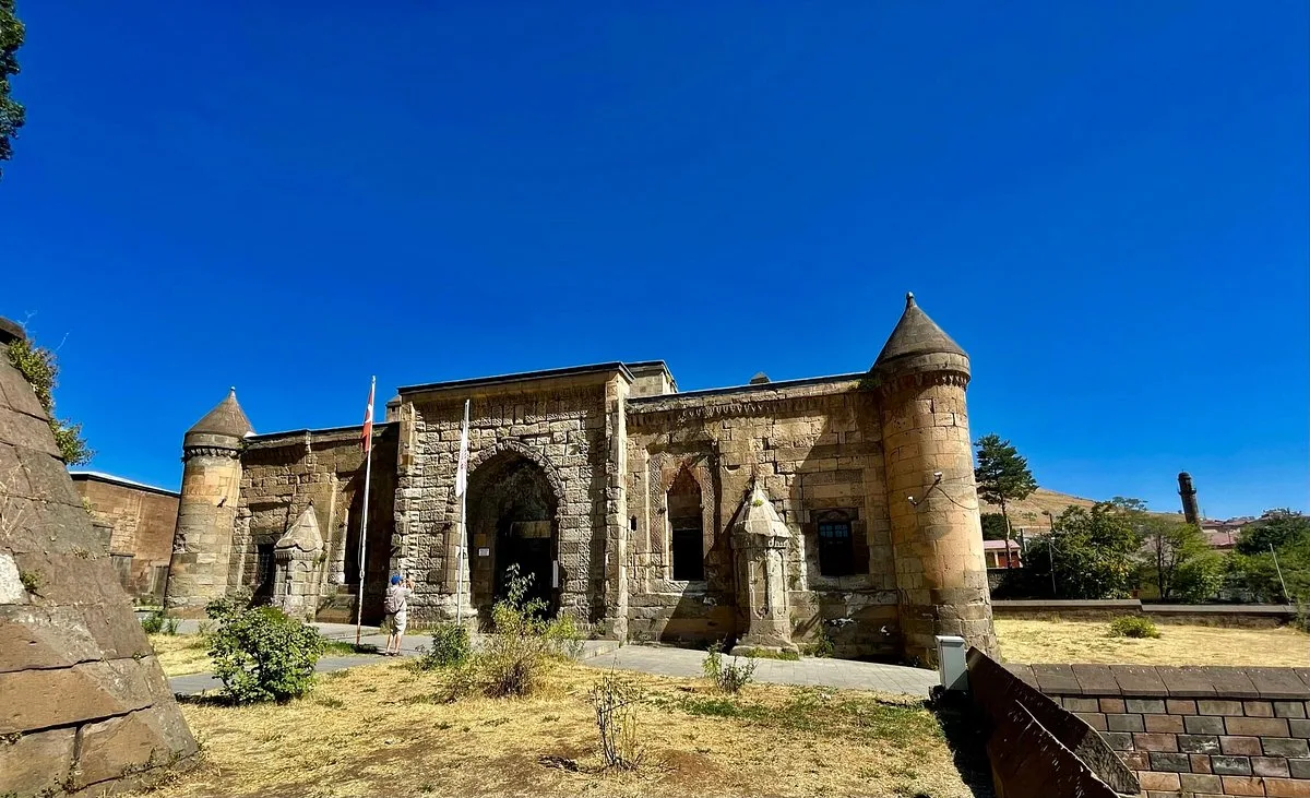 Ankara Çıkışlı Van Gölü Ekspresi Turu | Bitlis – Siirt – Hakkari – Şırnak – Van