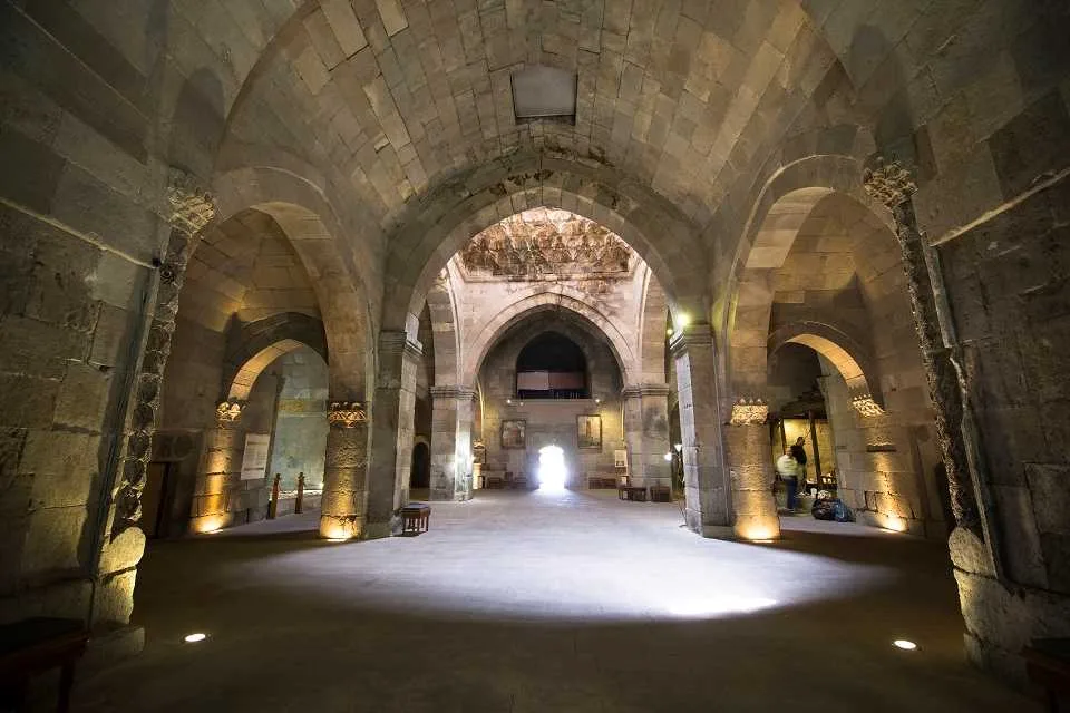 İstanbul Çıkışlı Uçak Gidiş Dönüş | Doğu Ekspresi Turu | Van – Doğubayazıt – Kars – Erzurum