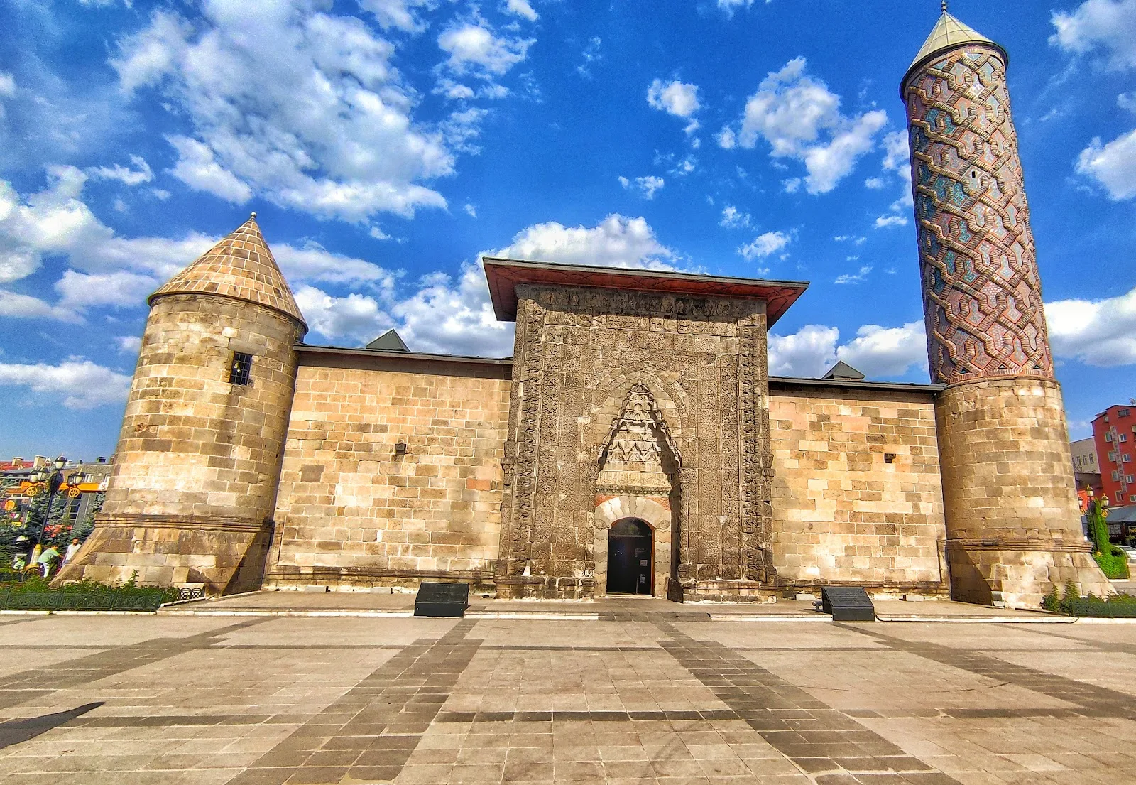 İstanbul Çıkışlı Van Gölü Ekspresi Turu | Bitlis – Van – Doğubeyazıt – Kars – Erzurum